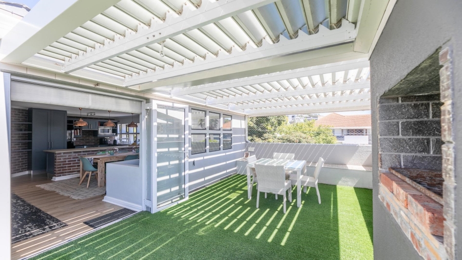 2 Bedroom Property for Sale in Sea Point Western Cape